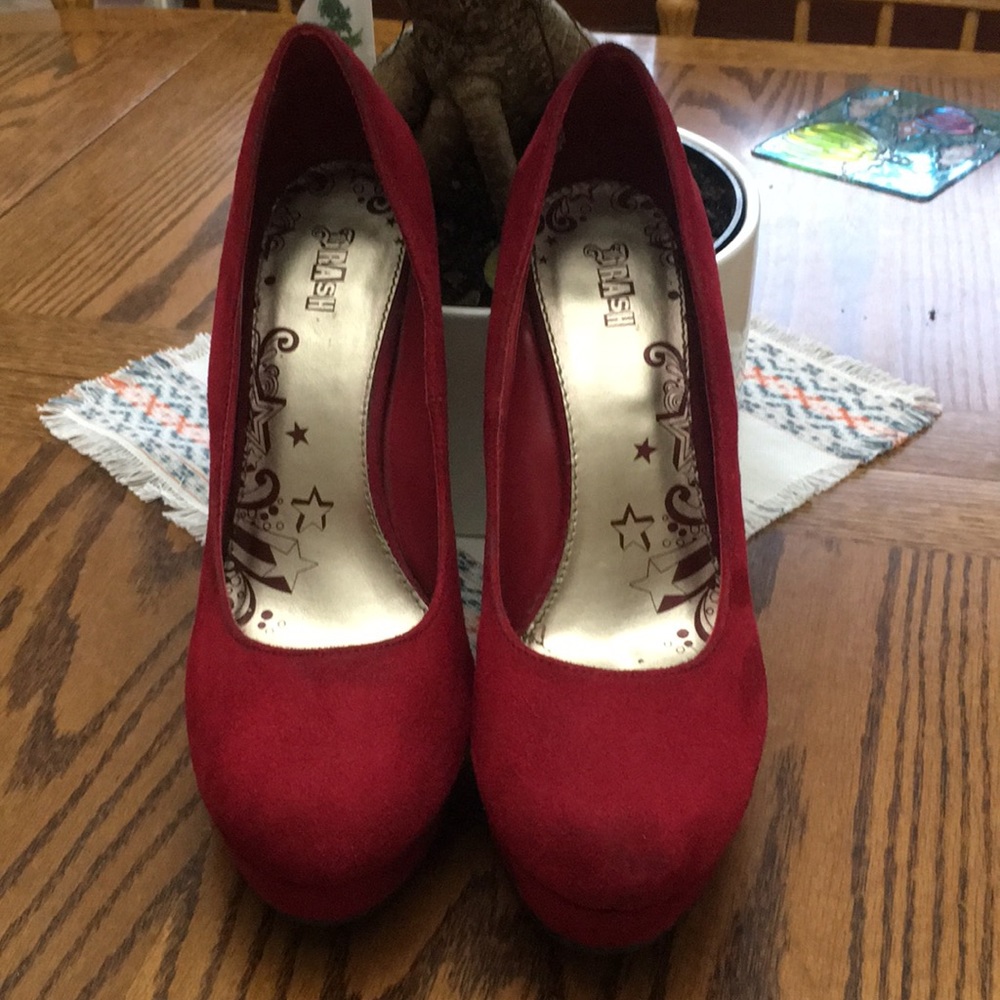 Red Pumps 👠